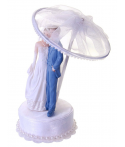 Figurine pour gâteau "couple de mariés sous parapluie" en blanc et bleu ciel